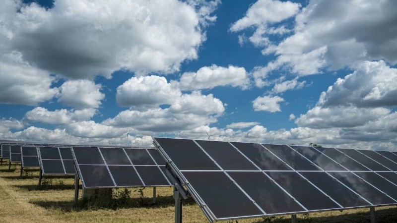 Lanzan créditos para instalar paneles solares en pequeñas y medianas empresas productivas